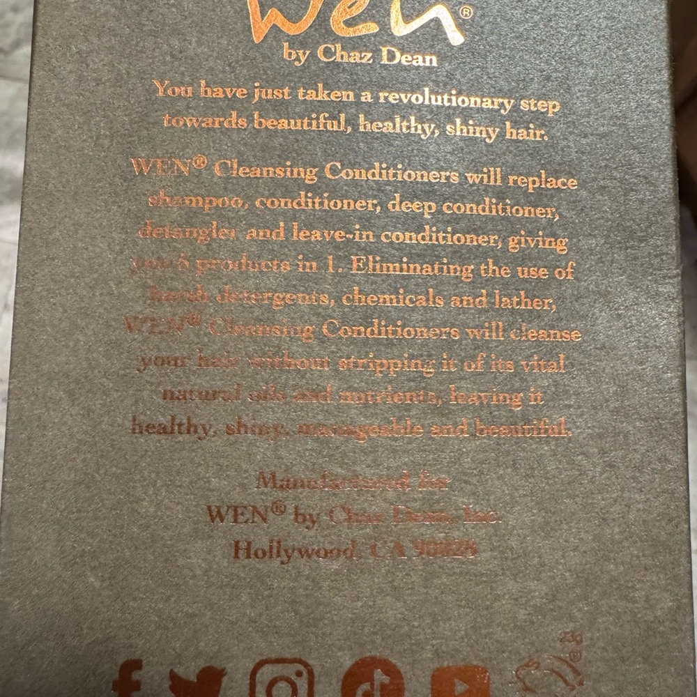 WEN Winter Vanilla Mint Cleansing Conditioner
16 fl oz. NIB - Picture 2 of 2